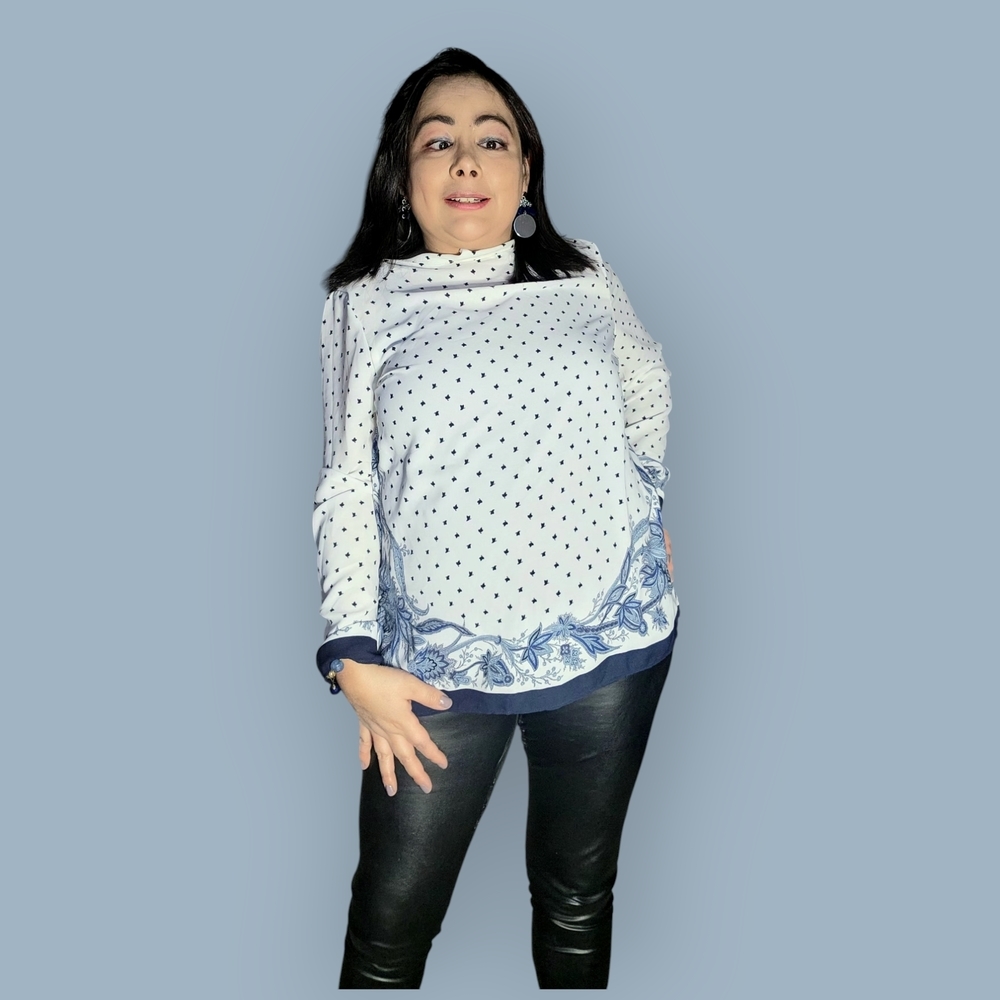 Suzy Shier Boxy White and Blue Long Sleeve Blouse